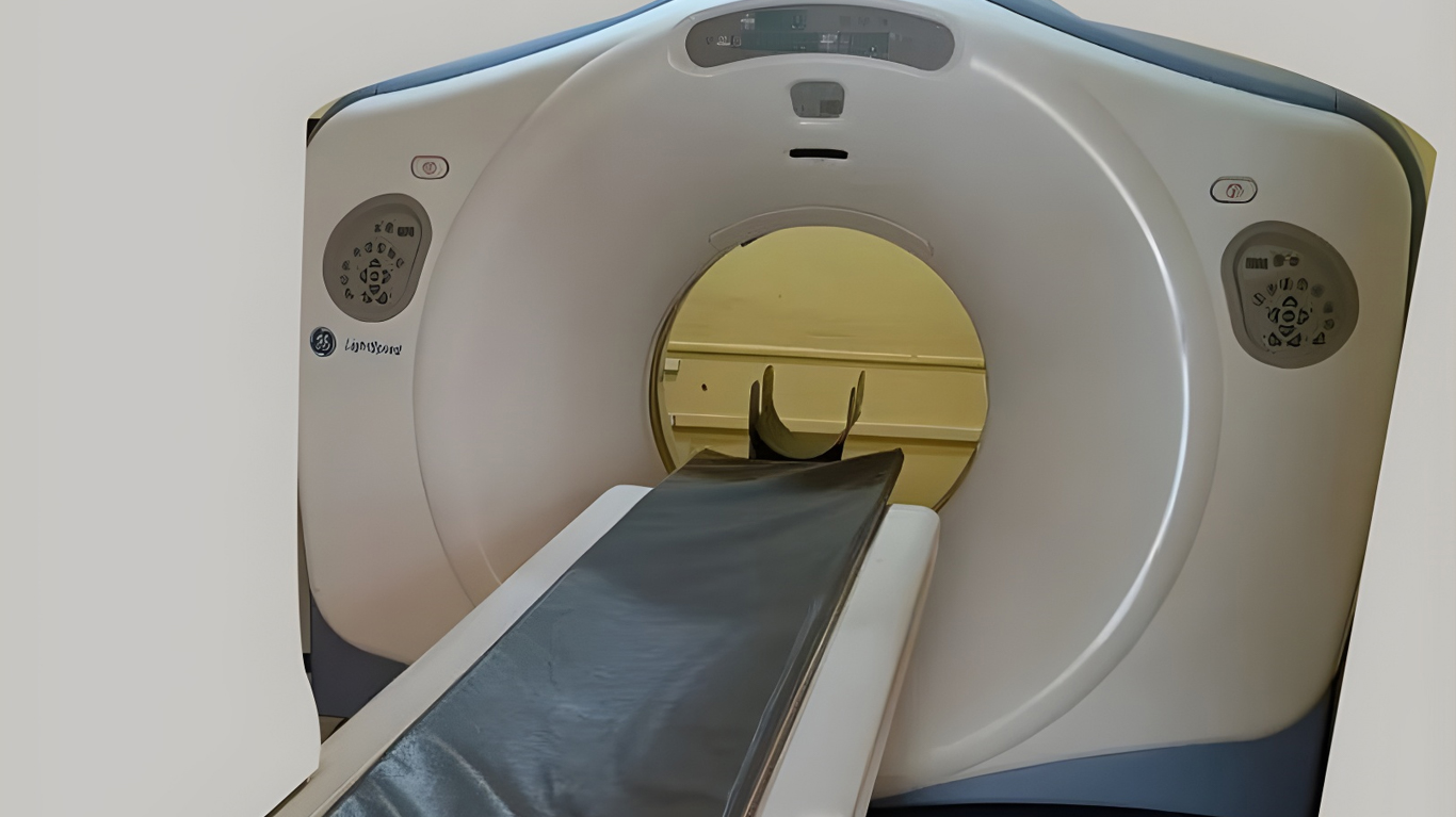 Refurbished GE Light Speed Plus 4 Slice CT Scanner